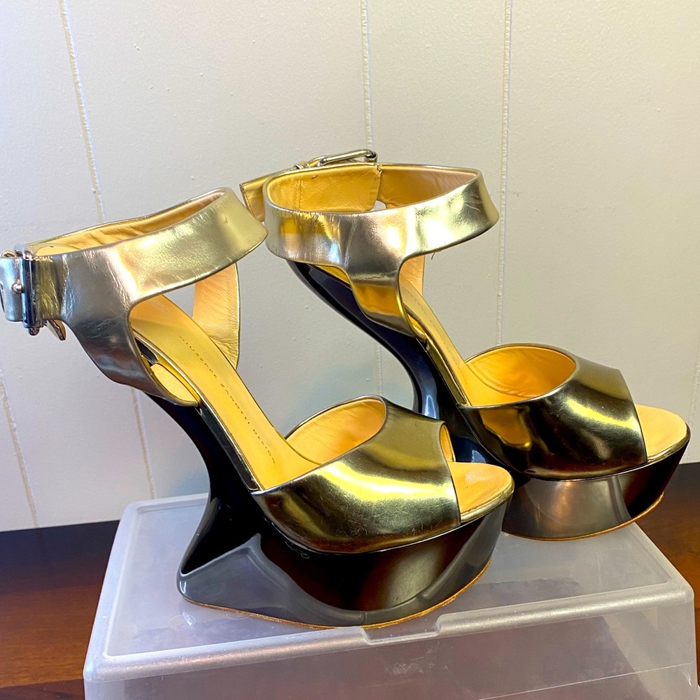 Giuseppe Zanotti platform shoes in Metallic  size 42